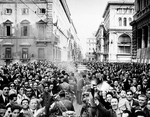WWII ROME CELEBRATES LIBERATION